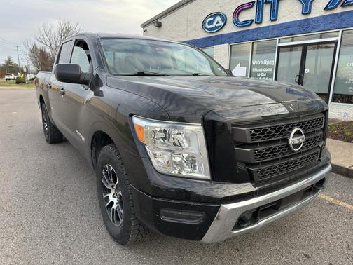 2023 Nissan Titan SV
