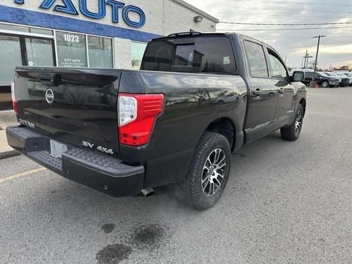 2023 Nissan Titan SV