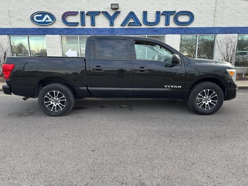 2023 Nissan Titan SV