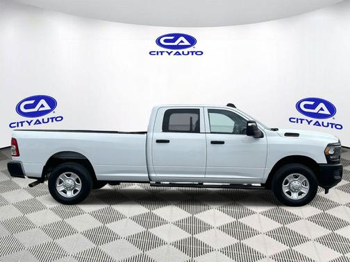 2023 RAM 2500 Tradesman Crew Cab 4x2 8' Box