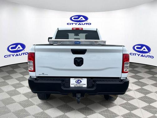 2023 RAM 2500 Tradesman Crew Cab 4x2 8' Box