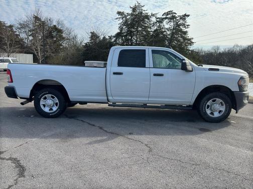 2023 RAM 2500 Tradesman Crew Cab 4x2 8' Box