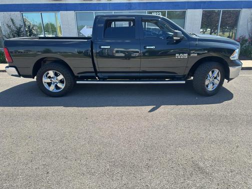 Brilliant Black Crystal Pearlcoat 2016 RAM 1500 Big Horn