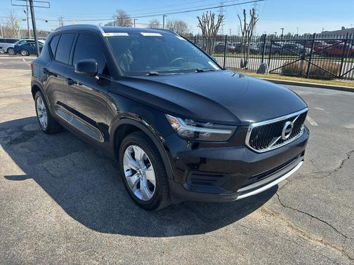 2022 Volvo XC40 T5 Momentum