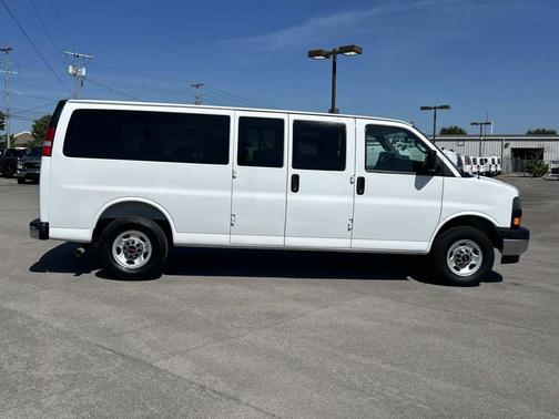 Summit White 2025 GMC Savana 3500 RWD 3500 Extended Wheelbase LT