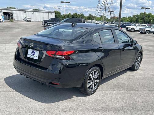 Super Black 2025 Nissan Versa 1.6 SV