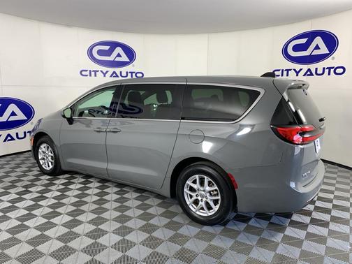 Ceramic Gray Clearcoat 2023 Chrysler Pacifica Touring L