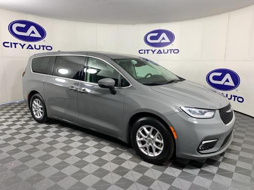 Ceramic Gray Clearcoat 2023 Chrysler Pacifica Touring L
