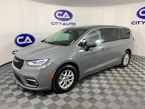 Ceramic Gray Clearcoat 2023 Chrysler Pacifica Touring L