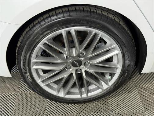2021 Genesis G70 2.0T RWD