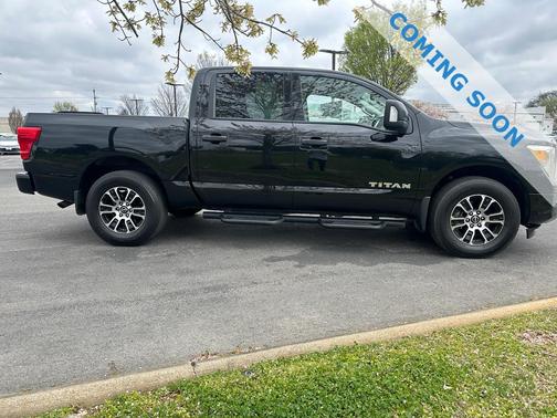 Super Black 2023 Nissan Titan SV