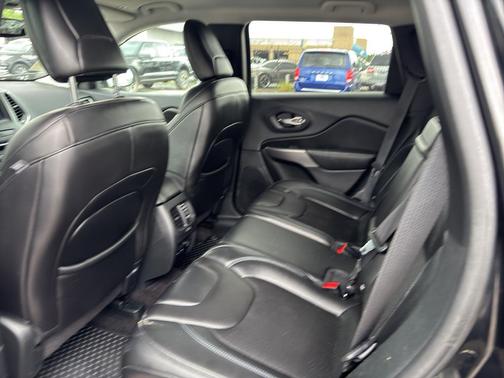 Diamond Black Crystal Pearlcoat 2019 Jeep Cherokee Latitude Plus
