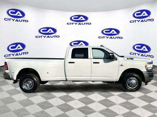 2024 RAM 3500 Tradesman Crew Cab 4x4 8' Box