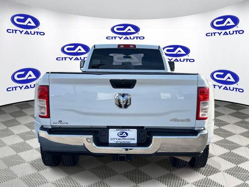 2024 RAM 3500 Tradesman Crew Cab 4x4 8' Box