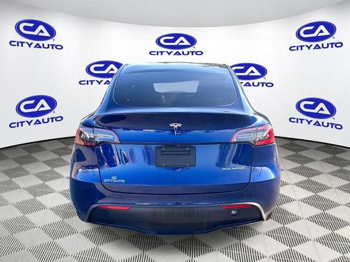 2022 Tesla Model Y Long Range Dual Motor All-Wheel Drive