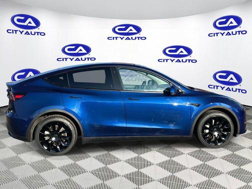 2022 Tesla Model Y Long Range Dual Motor All-Wheel Drive