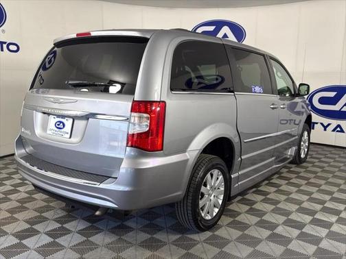2015 Chrysler Town & Country Touring