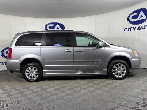 2015 Chrysler Town & Country Touring