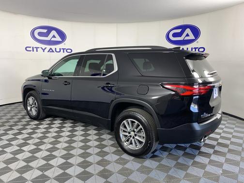 Mosaic Black Metallic 2023 Chevrolet Traverse LT Leather