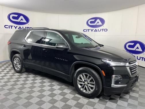 Mosaic Black Metallic 2023 Chevrolet Traverse LT Leather