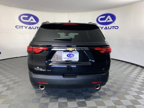 Mosaic Black Metallic 2023 Chevrolet Traverse LT Leather