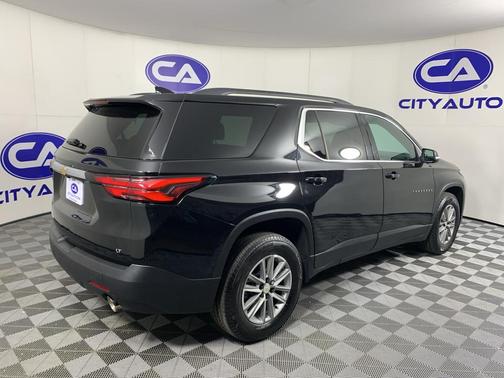 Mosaic Black Metallic 2023 Chevrolet Traverse LT Leather