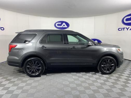 Magnetic Metallic 2019 Ford Explorer XLT