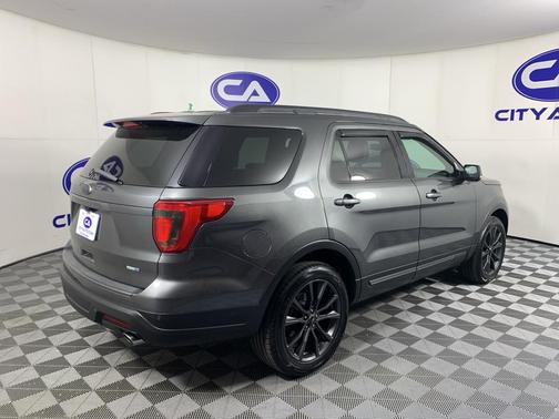 Magnetic Metallic 2019 Ford Explorer XLT