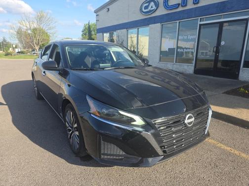 Super Black 2025 Nissan Altima SV FWD