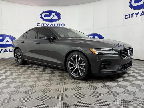 2021 Volvo S60 T5 Momentum