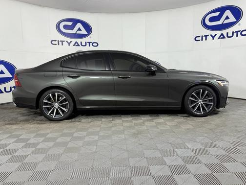 2021 Volvo S60 T5 Momentum