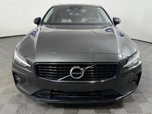 2021 Volvo S60 T5 Momentum