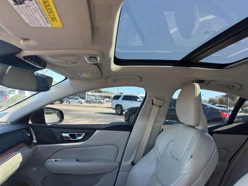2021 Volvo S60 T5 Momentum