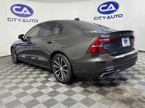 2021 Volvo S60 T5 Momentum