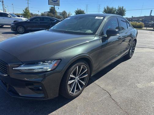 2021 Volvo S60 T5 Momentum