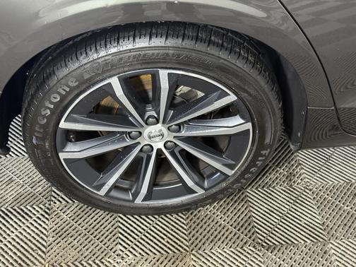 2021 Volvo S60 T5 Momentum