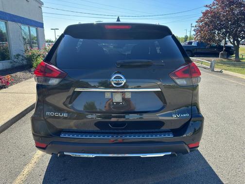Magnetic Black Pearl 2020 Nissan Rogue SV