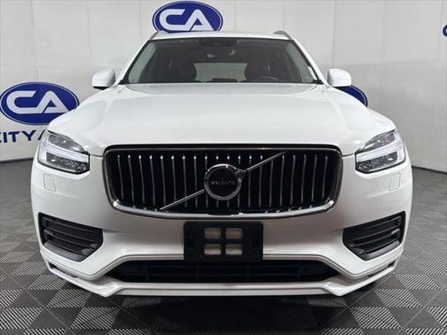 2022 Volvo XC90 T5 Momentum