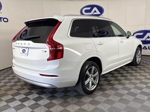 2022 Volvo XC90 T5 Momentum
