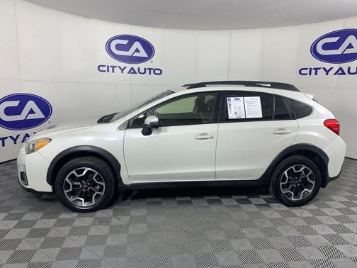 Crystal White Pearl 2017 Subaru Crosstrek 2.0i Limited