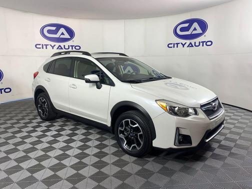 Crystal White Pearl 2017 Subaru Crosstrek 2.0i Limited