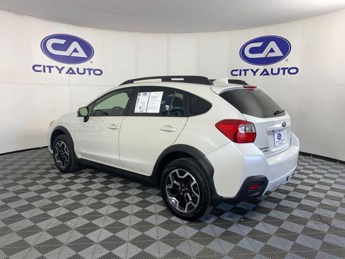 Crystal White Pearl 2017 Subaru Crosstrek 2.0i Limited