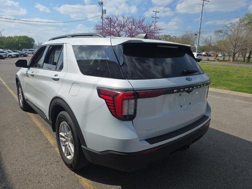 Space White Metallic 2025 Ford Explorer Active