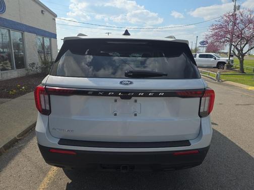 Space White Metallic 2025 Ford Explorer Active