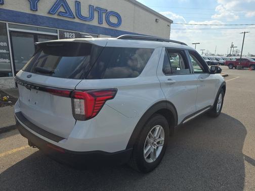 Space White Metallic 2025 Ford Explorer Active