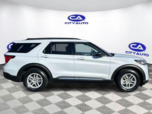 Space White Metallic 2025 Ford Explorer Active