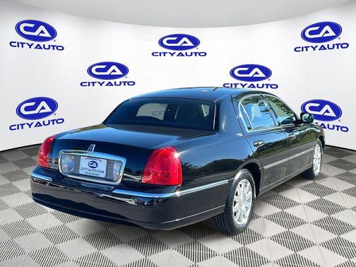 2011 Lincoln Town Car Signature