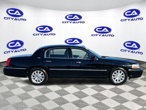 2011 Lincoln Town Car Signature
