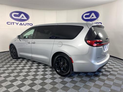 2022 Chrysler Pacifica Hybrid Limited