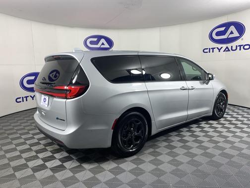 2022 Chrysler Pacifica Hybrid Limited